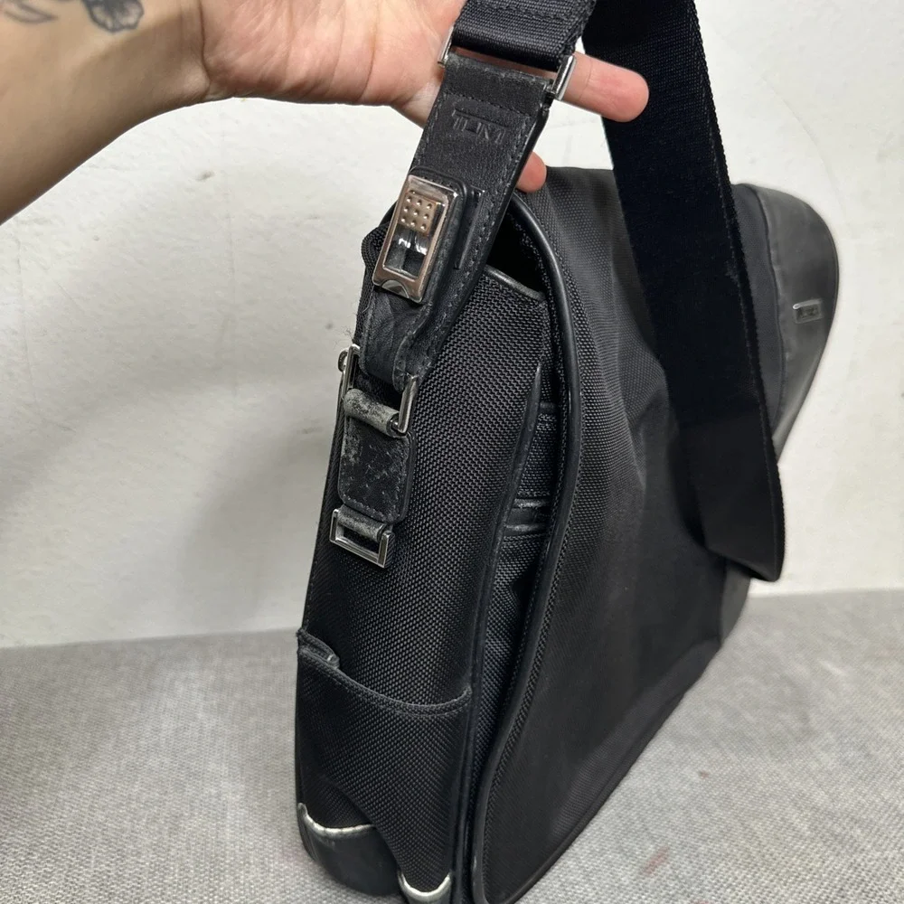 TUMI LXT Imagination Messenger Laptop Bag Black Nylon Leather Expandable 23671D